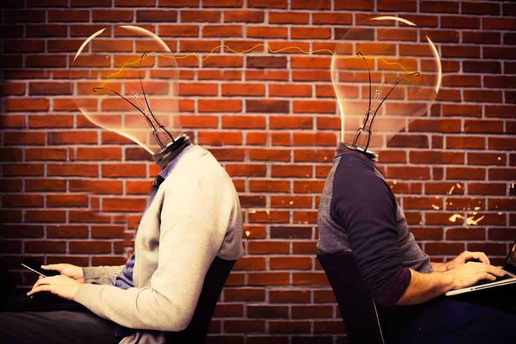 אנשים עם ראש נורה